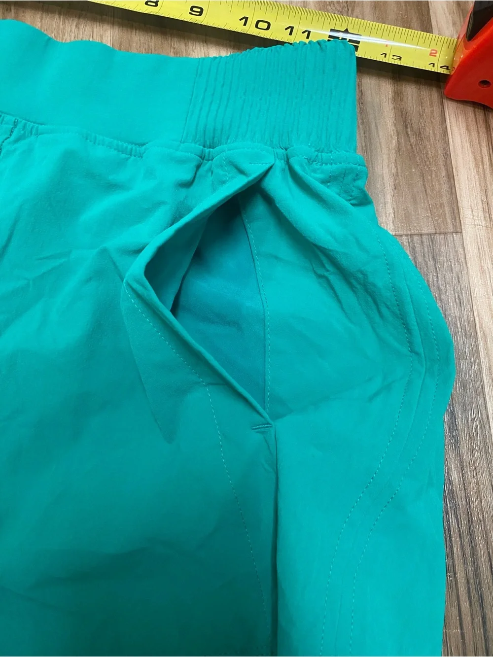 LULULEMON STRETCH WOVEN RELAXED FIT HIGH RISE SHORT 4” INSEAM KELLY GREEN SZ SM
